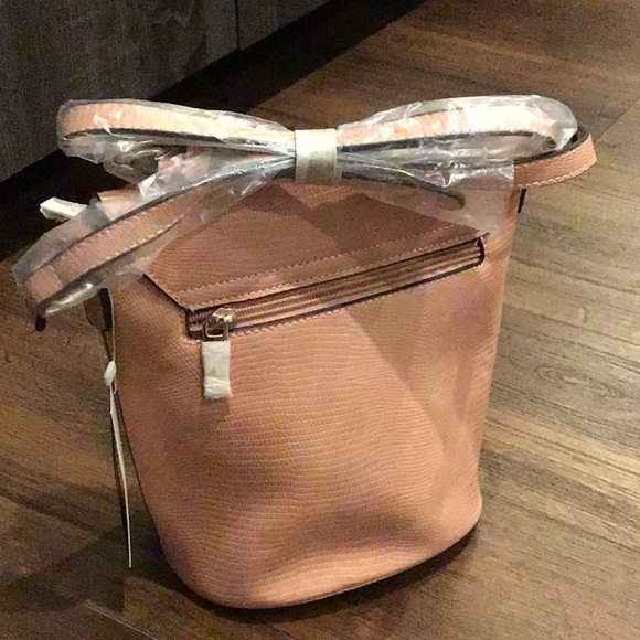 Le Miel NWT Fashion Vegan Leather Crossbody Bag in Pale Pink. - Picture 2 of 9